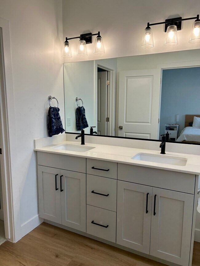 Building Photo - 832 S American Beech Ln