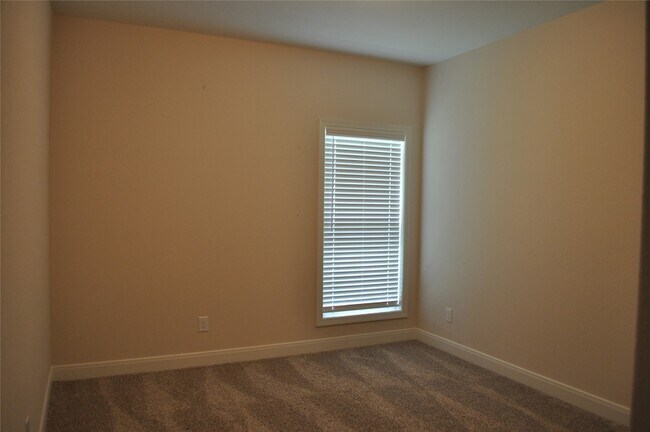 Building Photo - 2502 Majestic Oaks Ct