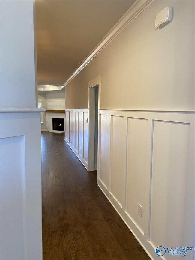 Building Photo - 440 Legend Oak Way SW