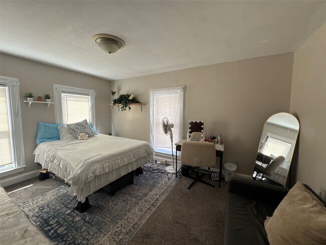 Building Photo - 44 Leroy St