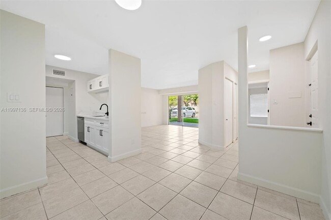 Building Photo - 10610 SW 158th Ct