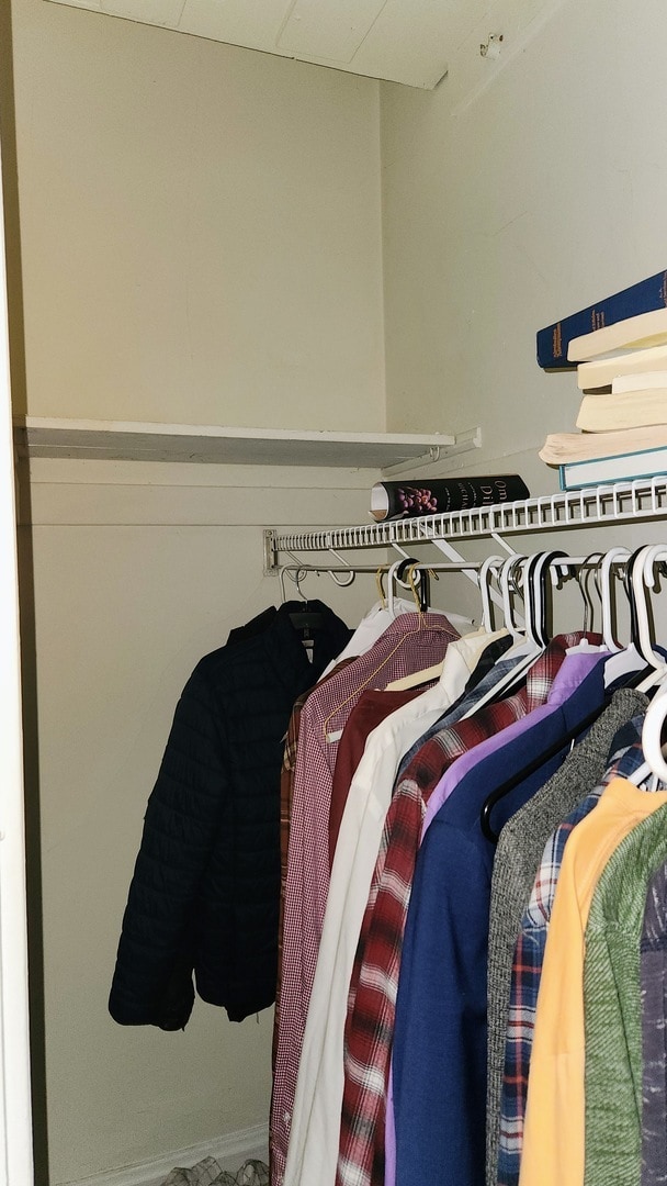 Building Photo - 1919 W Berteau Ave