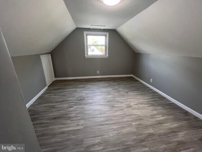 Building Photo - 27 Dunmore Ave