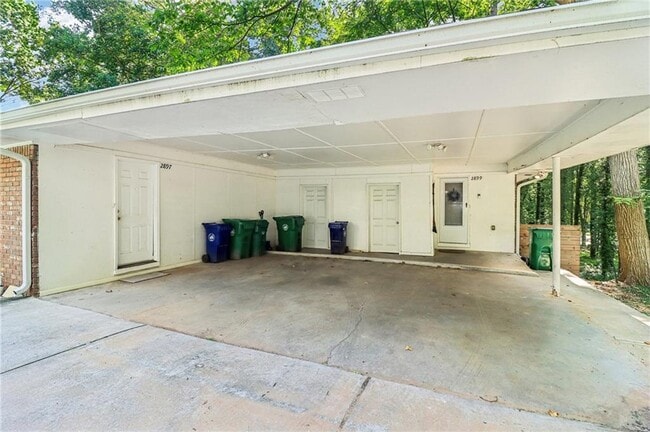 Building Photo - 2897 White Oak Dr