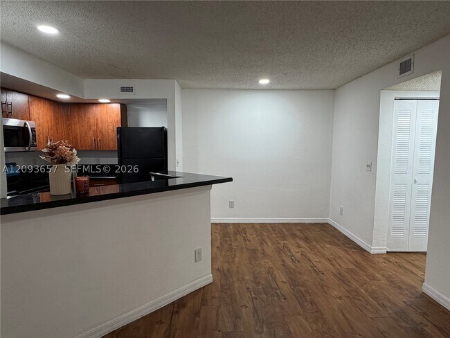 Building Photo - 565 Vista Isles Dr