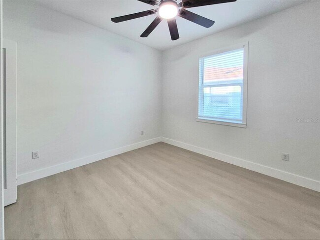 Building Photo - 3304 E North Bay St