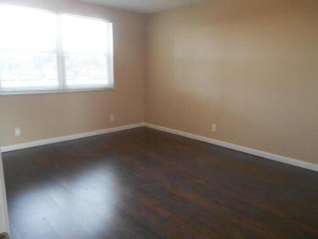 Building Photo - 8977 Wiles Rd