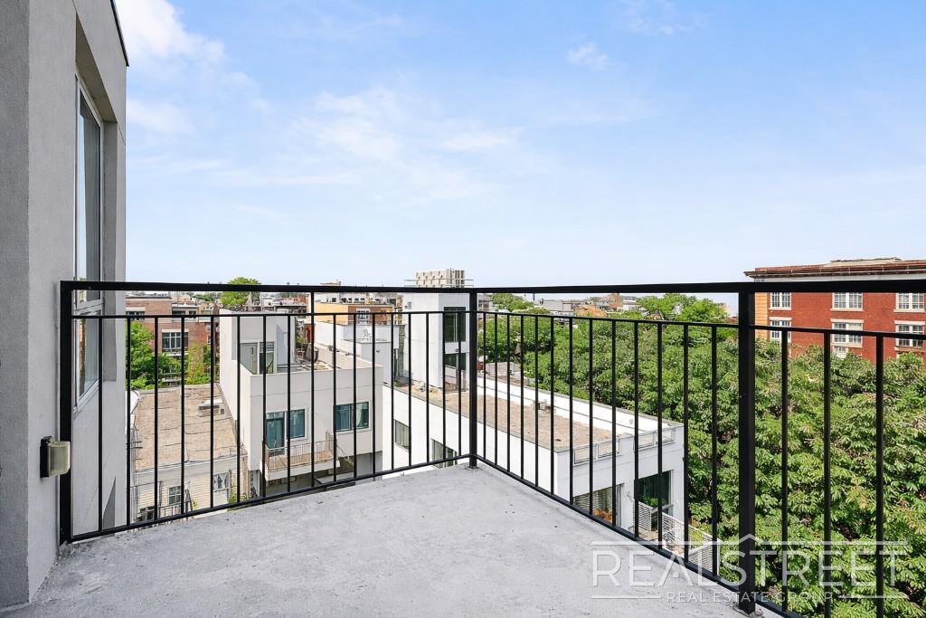 Building Photo - Rogers Avenue