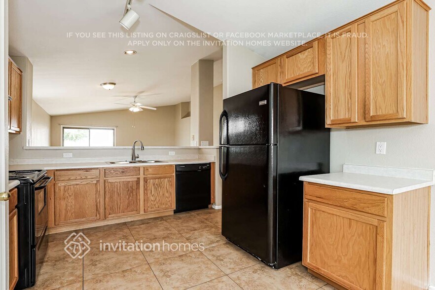 Building Photo - 1710 E Palo Blanco Way