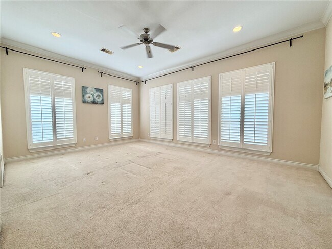 Building Photo - 5430 Crooms St