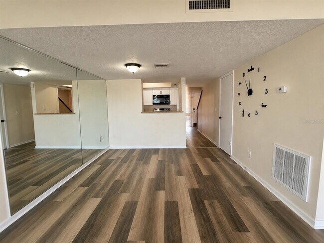 Building Photo - 5967 Windhover Dr