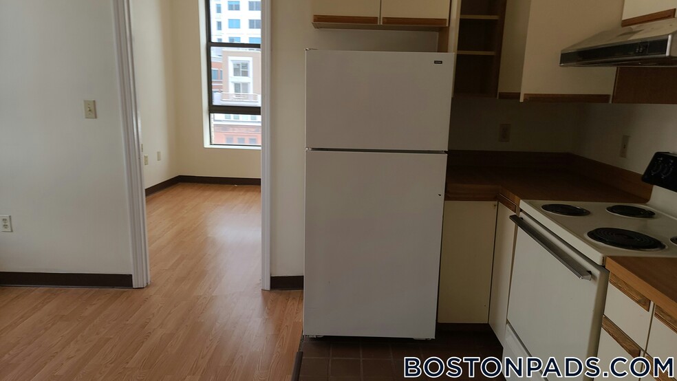 Building Photo - 81 Essex St