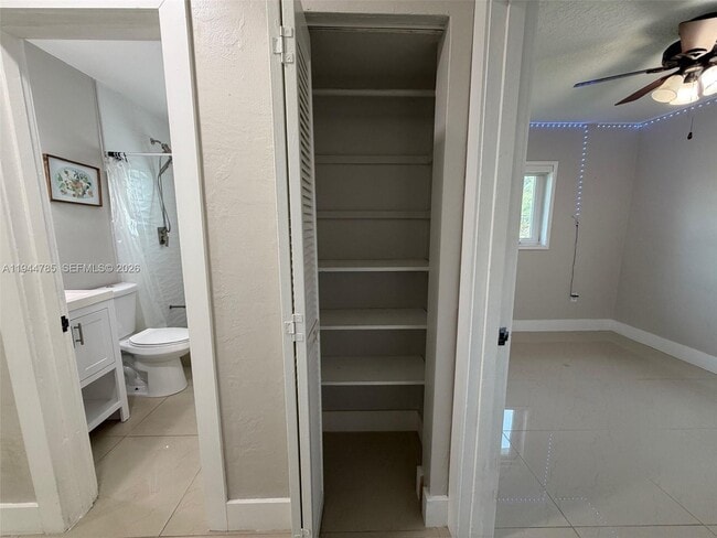 Building Photo - 9920 Jamaica Dr