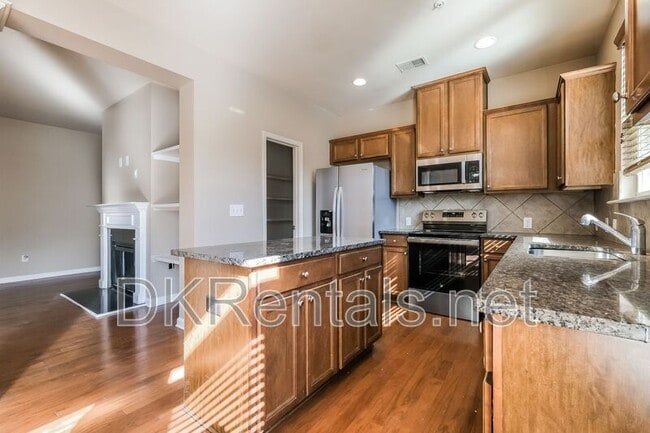 Building Photo - 6685 Story Cir