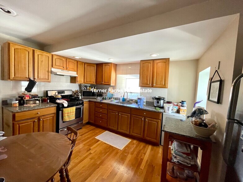 Building Photo - 42 Sewall St