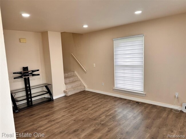 Building Photo - 35253 Turner Dr