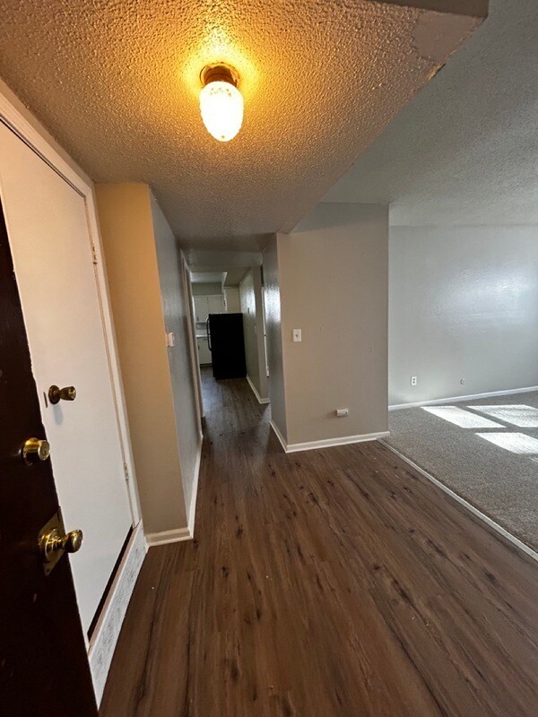 Building Photo - 1415 W Maple Ave