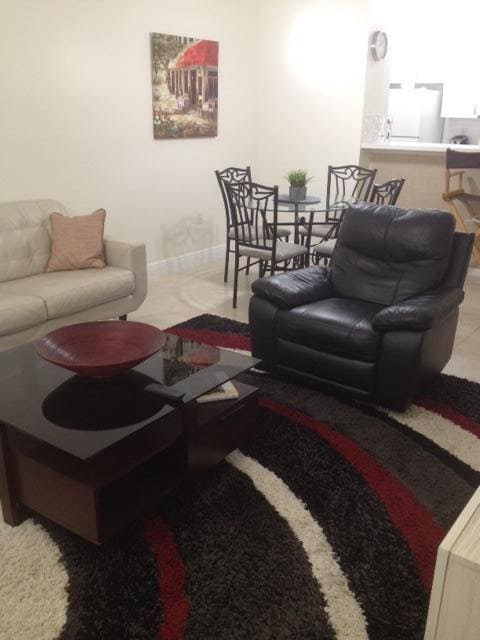 Building Photo - 630 S Sapodilla Ave