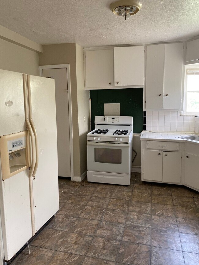 Building Photo - $99 cover January rent-Move in ASAP