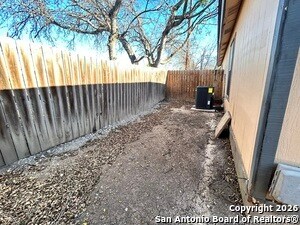 Building Photo - 6311 Waddesdon Wood