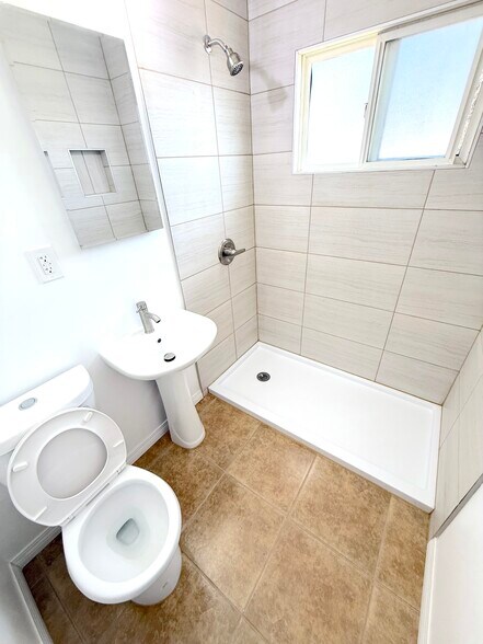 Building Photo - 180 Glover Ave