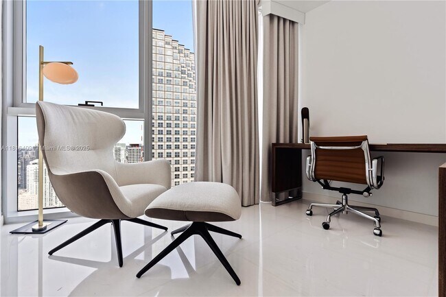Building Photo - 300 Biscayne Blvd Way