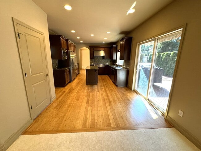 Building Photo - 4Bd/2.5Ba Bellevue Home