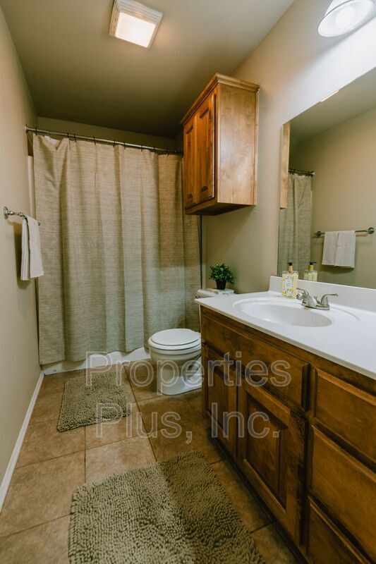 Building Photo - 977 Hamilton Falls