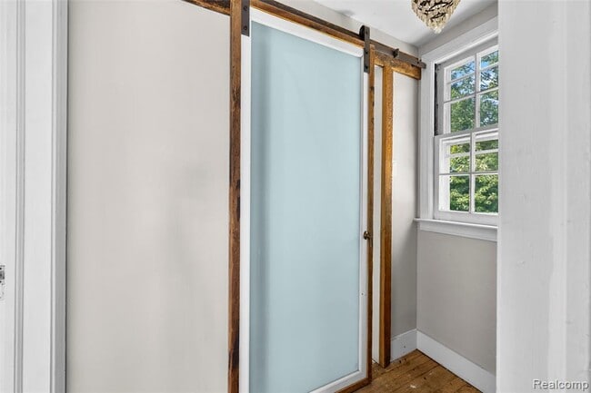 Building Photo - 1674 Eaton Rd