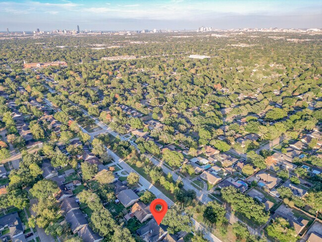 Building Photo - 11102 Hillcroft St