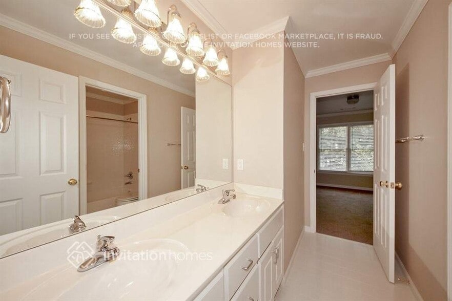 Building Photo - 1215 Mobile Way