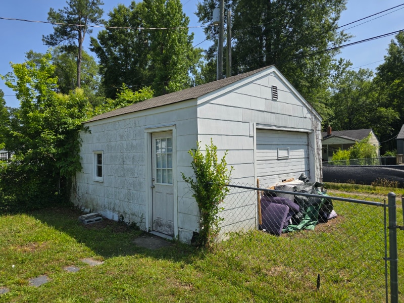 Building Photo - 6411 Stuart Ave