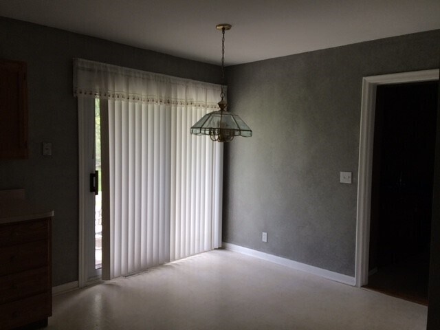 Building Photo - LOCATION, LOCATION, 3 BEDROOM HOUSE FOR LE...