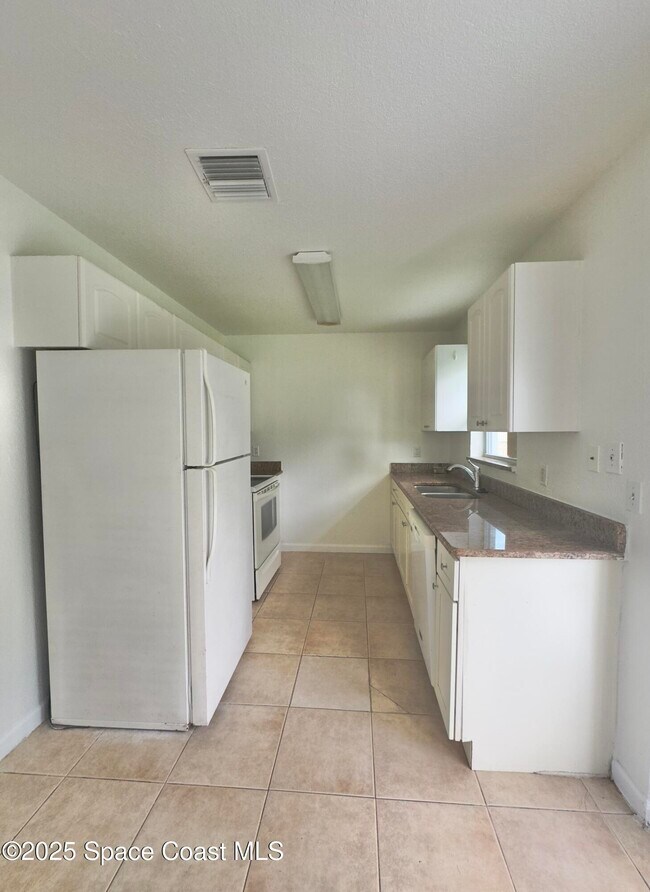 Building Photo - 2511 Sarno Rd