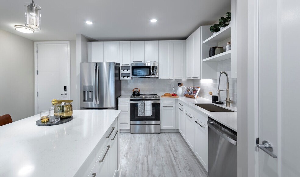 Aventon Crown 800 Rockwell Ave Gaithersburg MD 20878 Apartment Finder