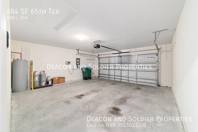 Building Photo - 684 SE 65th Terrace