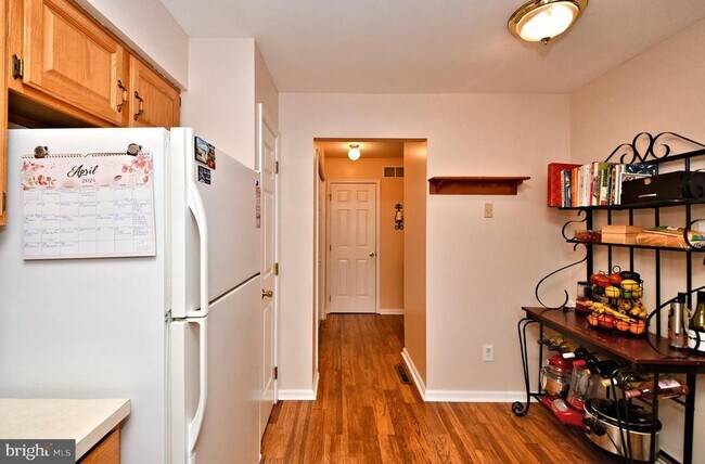 Building Photo - 800 Beacon Ct