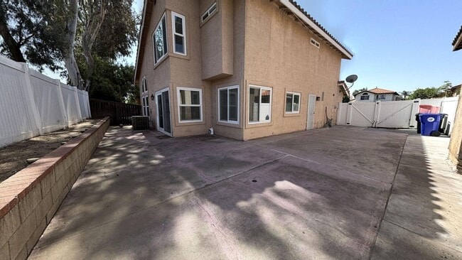 Building Photo - 13632 Cabrillo Ct