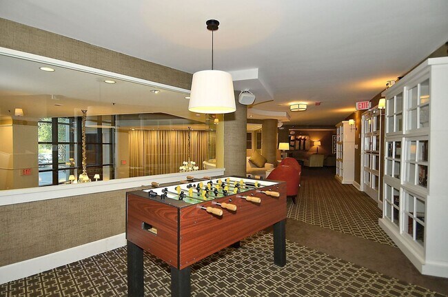 Building Photo - 1 Bed 1 Bath - Rockville Condo - Completel...