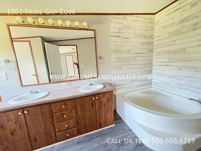 Building Photo - 1301 Pride Gap Cove