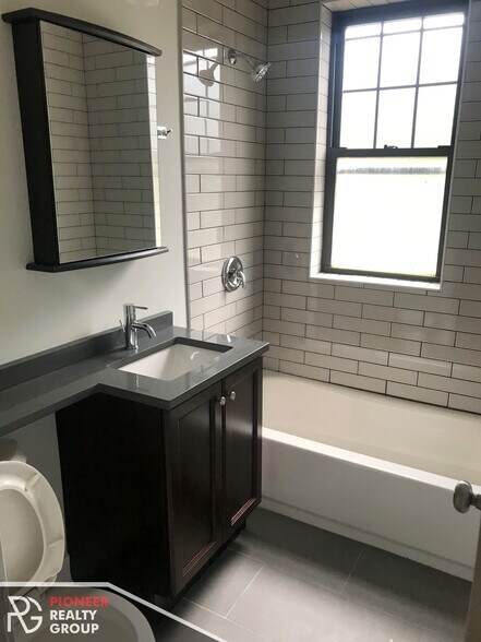 Building Photo - 1450 W Byron Ave