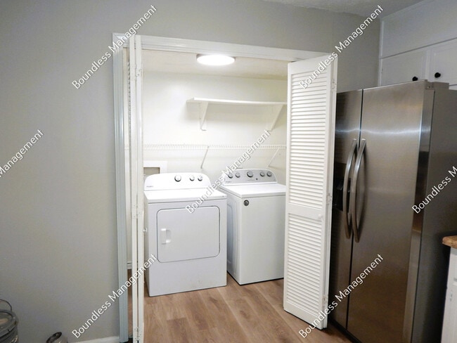 Building Photo - 2170 Wells Dr SE