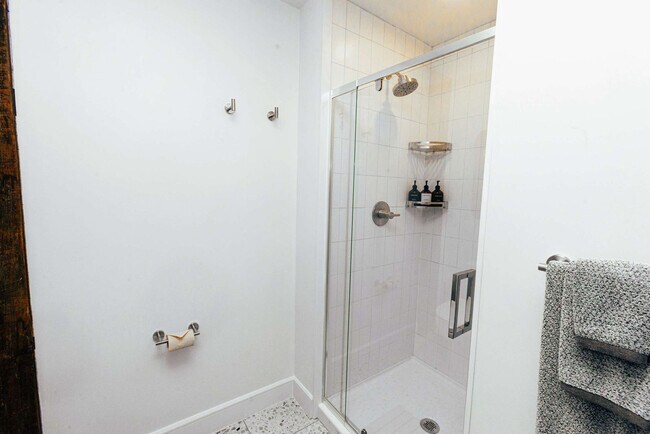 Building Photo - 1911 3rd Ave N