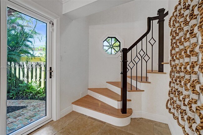 Building Photo - 2035 NE 31st Ave