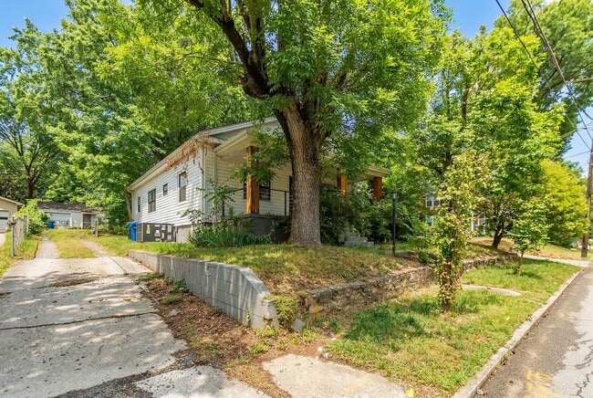Building Photo - Recently Renovated 3BR Home Near Downtown Durham with Spacious Backyard! Available Now! Pet Frien...