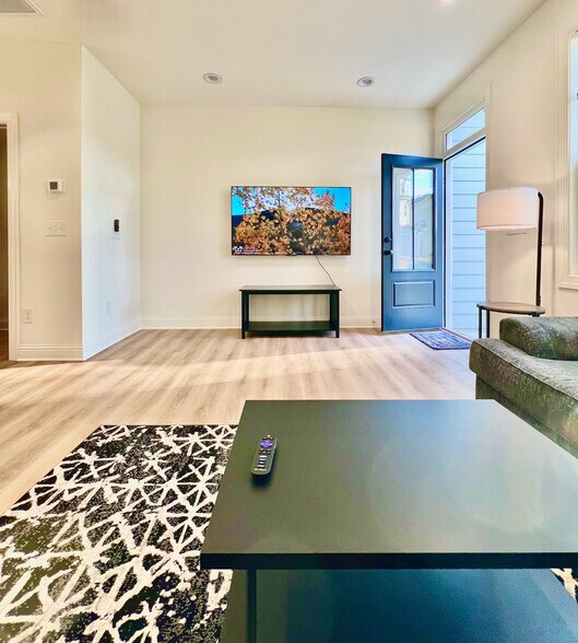 Building Photo - Room in Townhome on Brushfoot Wy