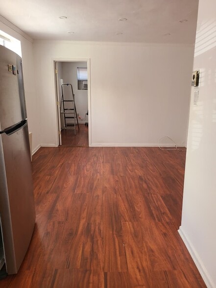Building Photo - 708 Ave Y