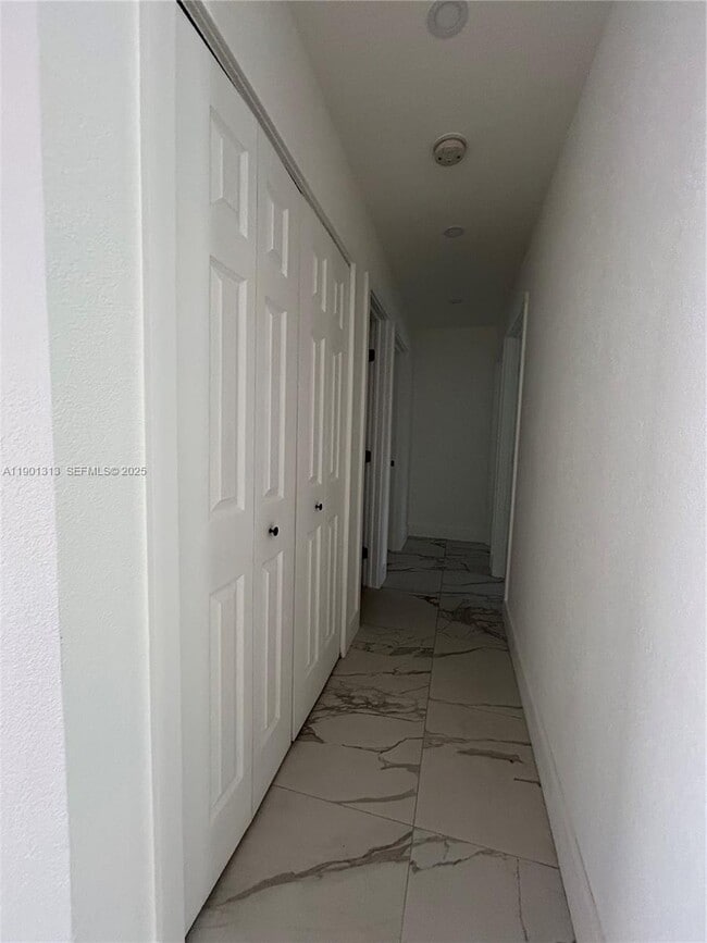 Building Photo - 5214 W 24th Way