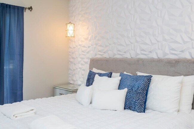 Building Photo - 8565 Crystal Cove Loop