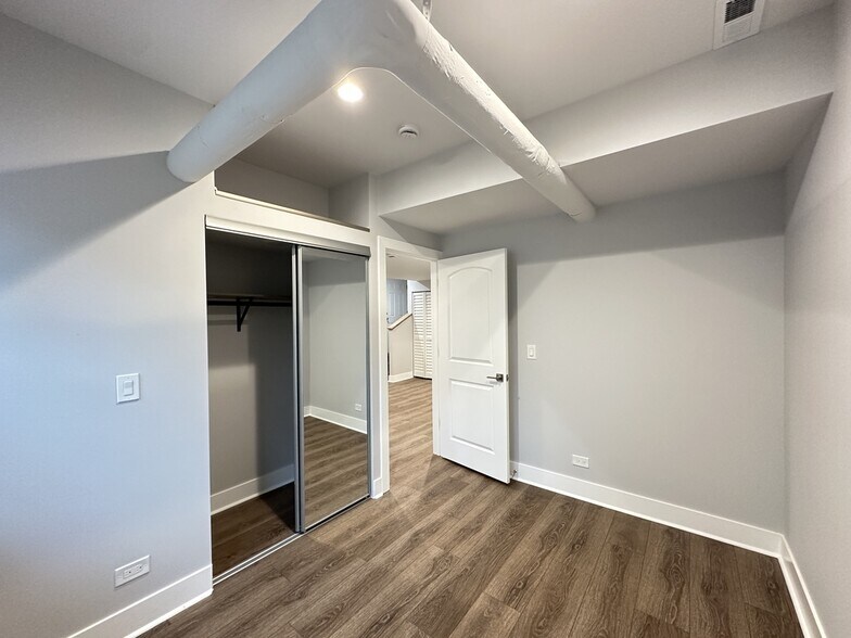 Building Photo - 5010 N Springfield Ave